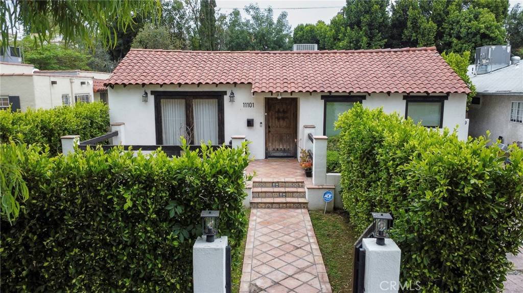 11101 Blix ST, Toluca Lake, CA 91602