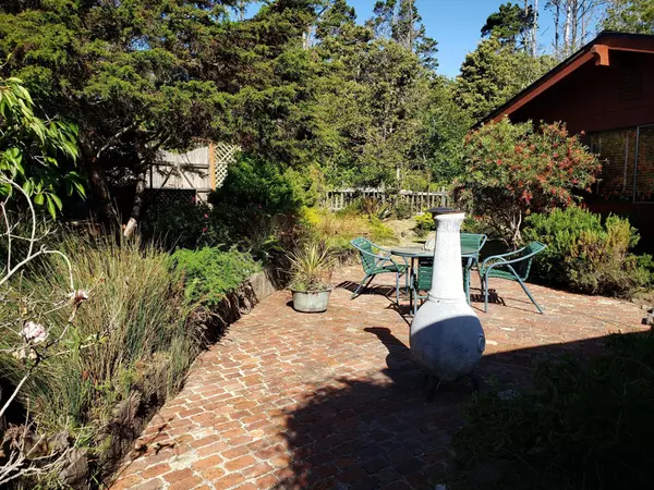 Fort Bragg, CA 95437,23814 Quail LN