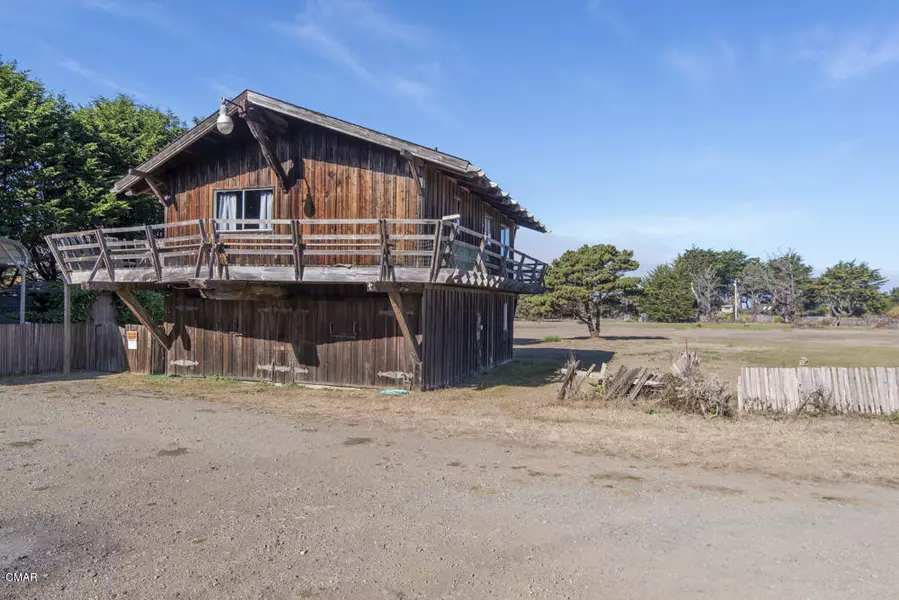 45301 Pacifica DR, Caspar, CA 95420