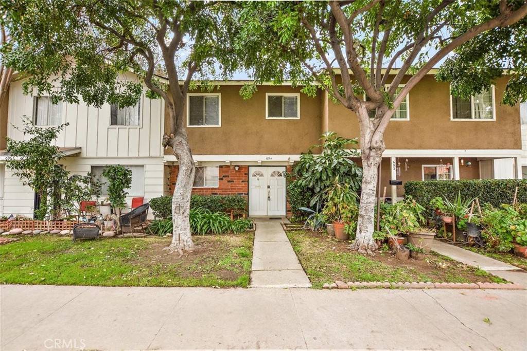 694 E 5th ST, Azusa, CA 91702