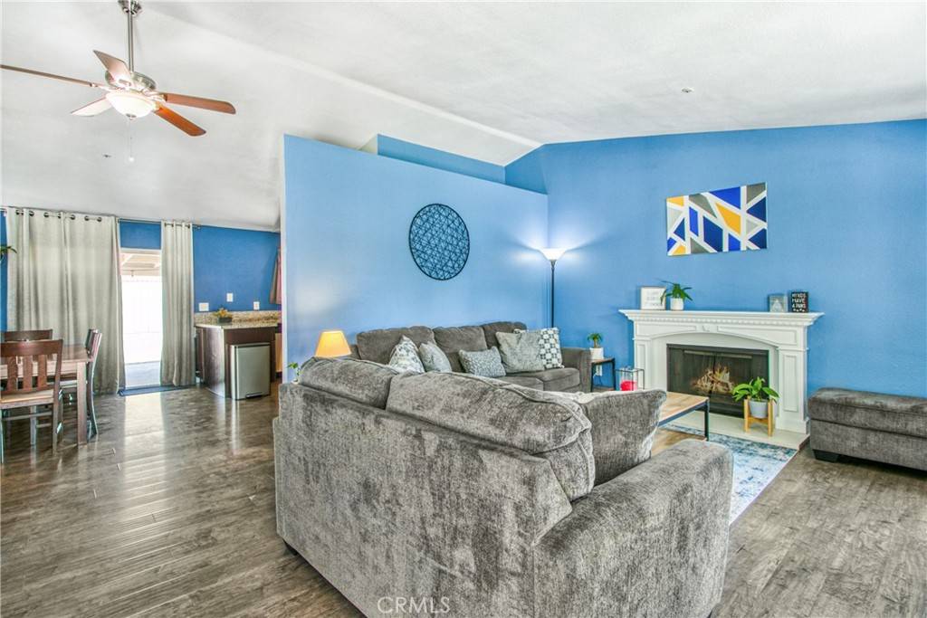 Fontana, CA 92335,8891 Grace ST