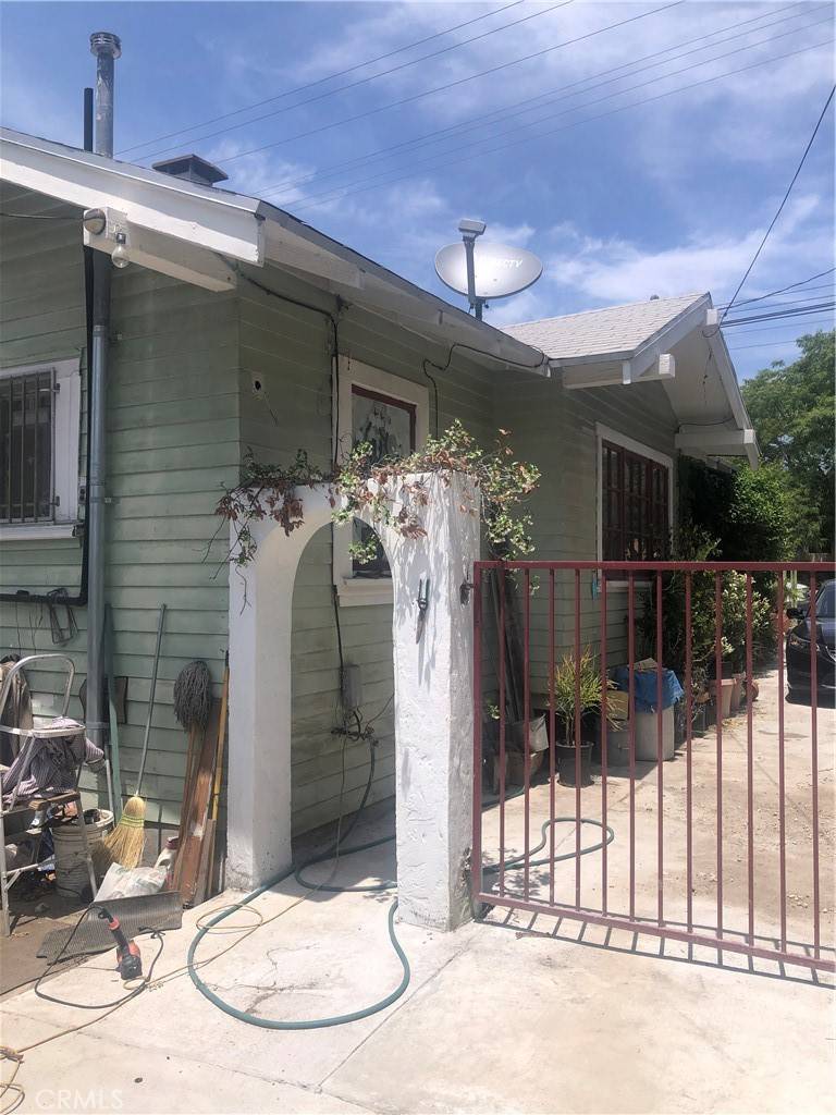 Altadena, CA 91001,606 W Woodbury RD