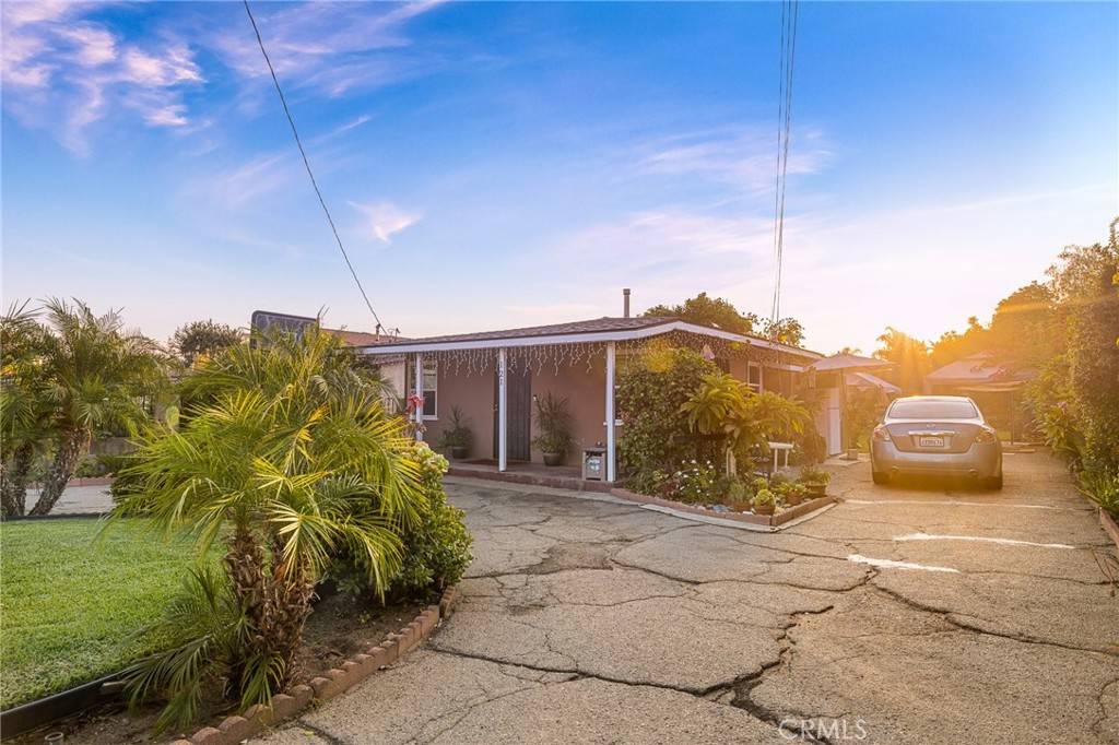 Azusa, CA 91702,121 N Dalton AVE