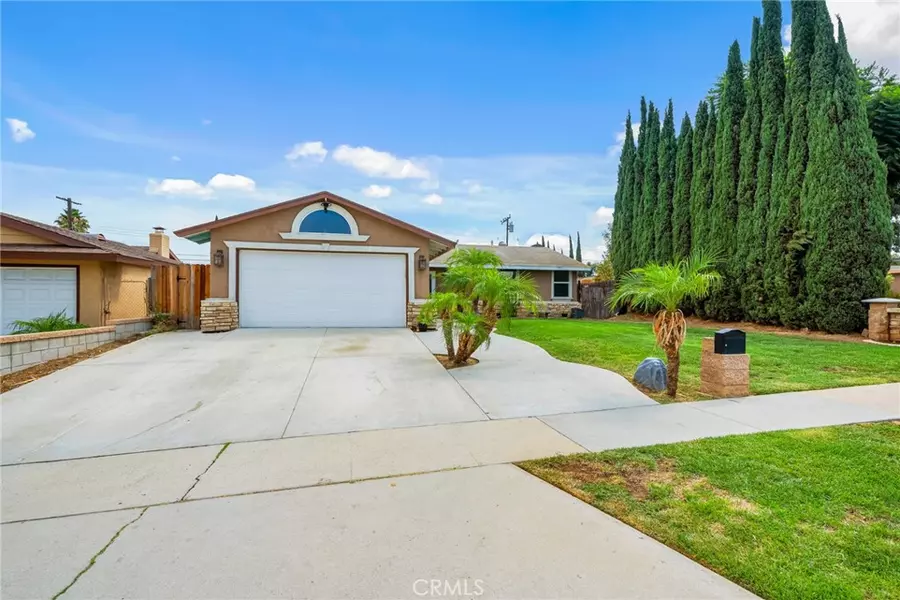 1065 Lullaby LN, Corona, CA 92878