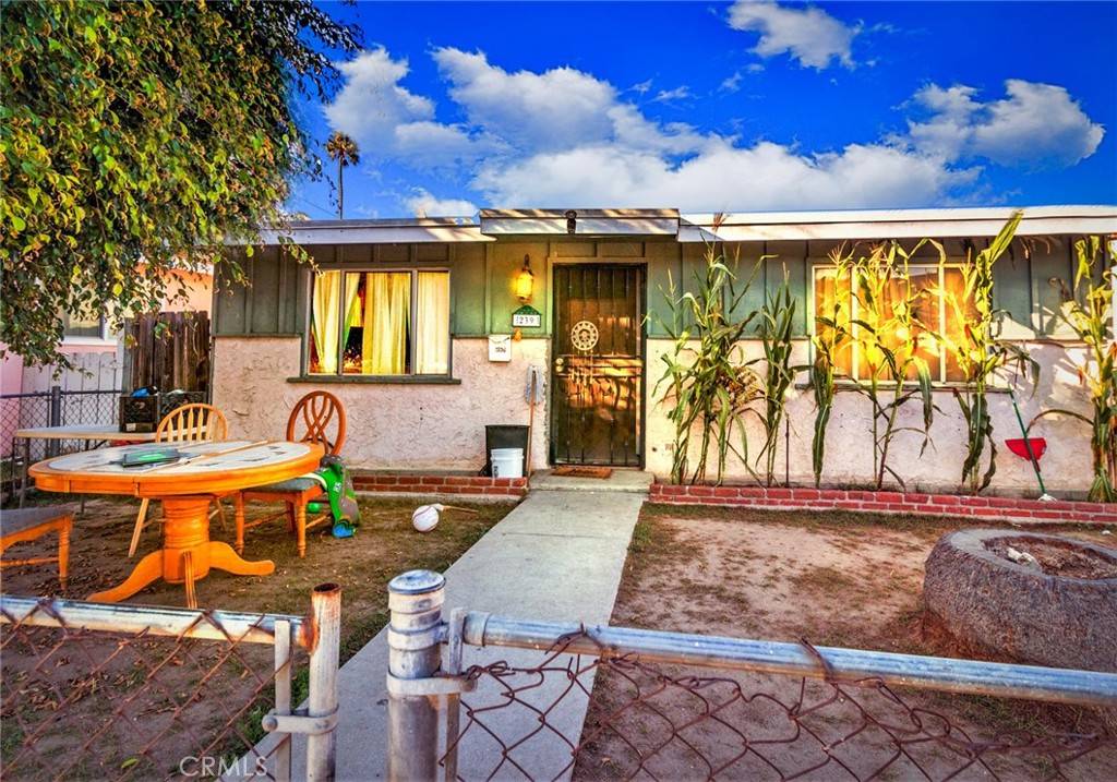 239 E 49th ST, Long Beach, CA 90805