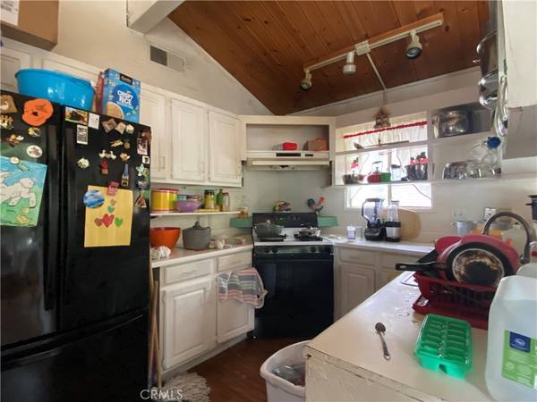 Crestline, CA 92325,22833 Azalia LN