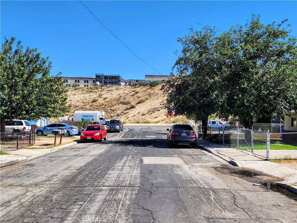 16857 Tracy ST, Victorville, CA 92395