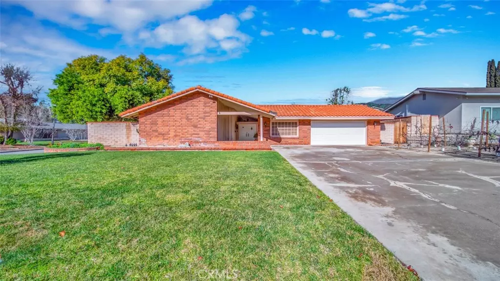 2209 N Villa Maria RD, Claremont, CA 91711