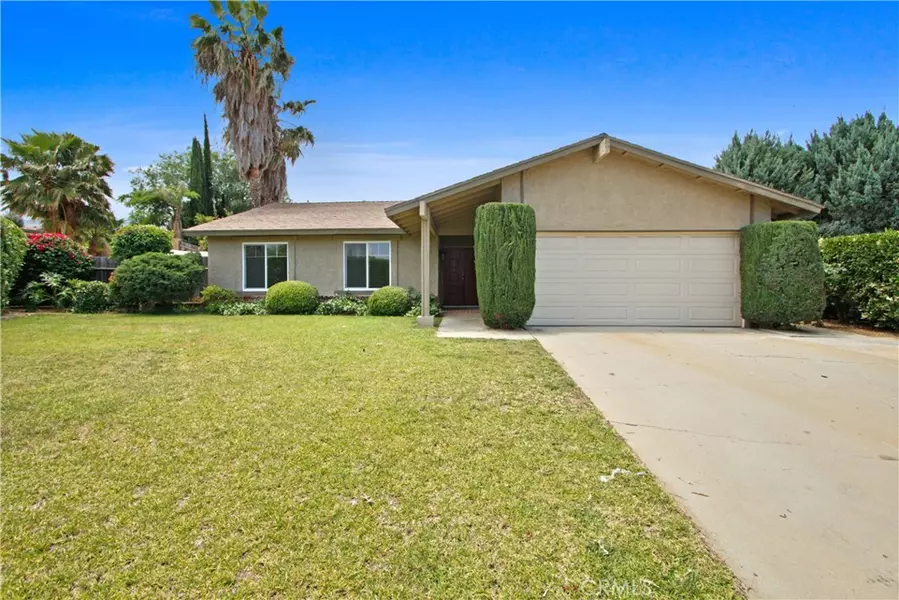 1763 Bluebird LN, Corona, CA 92882