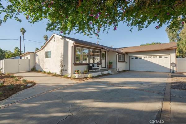 Claremont, CA 91711,885 S College Avenue