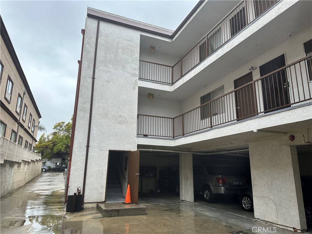 Los Angeles, CA 90027,1758 N Kingsley DR #2