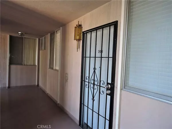 Riverside, CA 92506,6979 Palm CT #208B