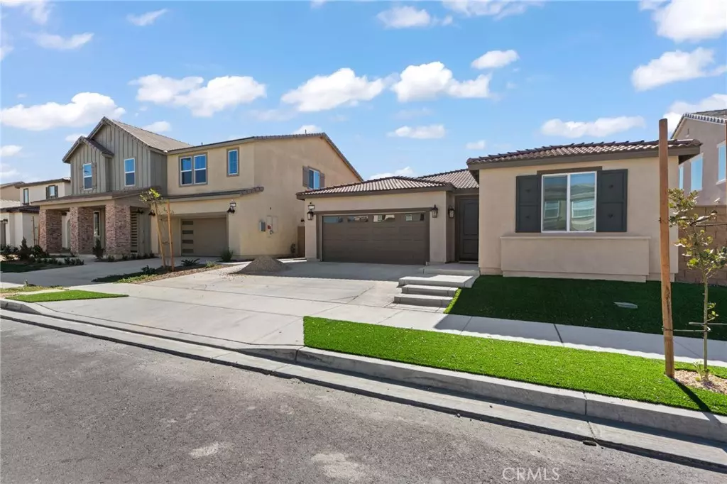 Fontana, CA 92336,16721 Mistletoe Lane