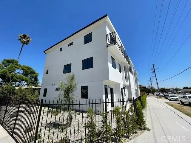 11451 W Victory BLVD, North Hollywood, CA 91606