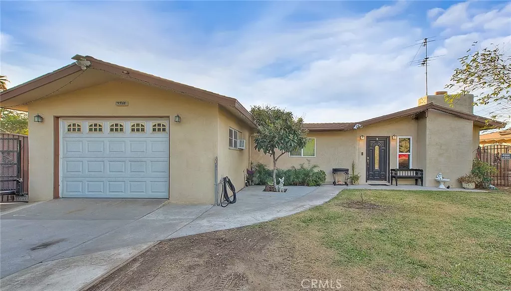 Fontana, CA 92335,9230 LIVE OAK