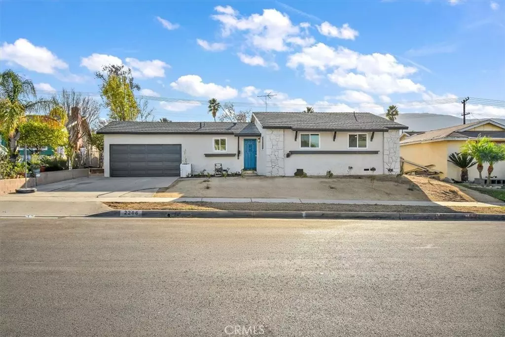 Corona, CA 92882,2206 Ridgeview