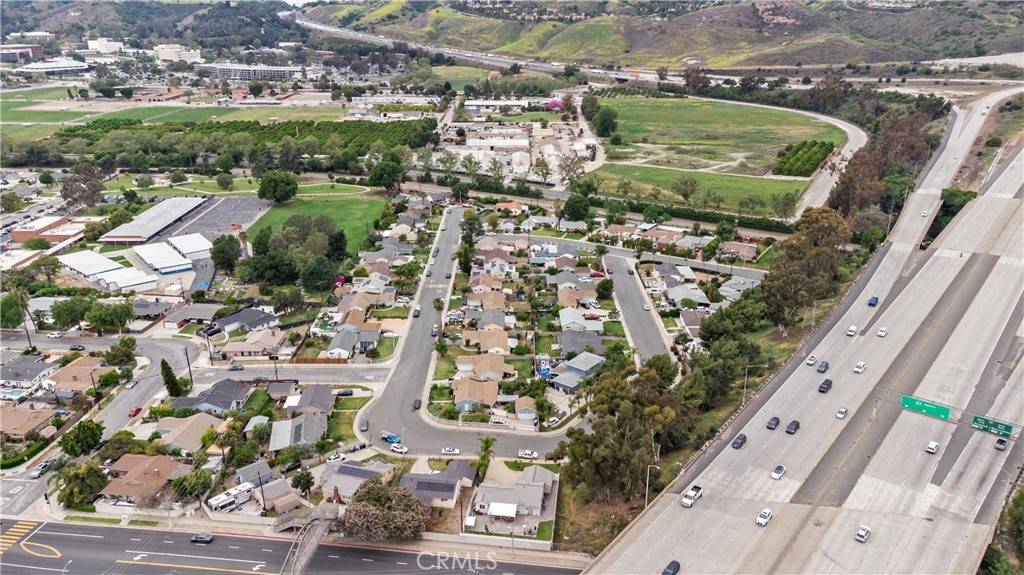 Pomona, CA 91768,609 Hennipen ST