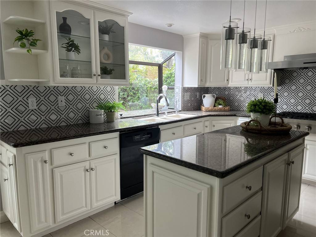 Irvine, CA 92620,4 Harrisburg