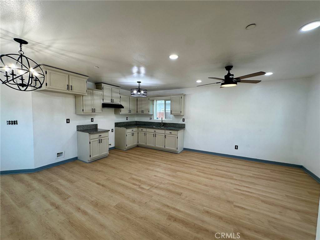 Los Angeles, CA 90002,10621 Kalmia ST