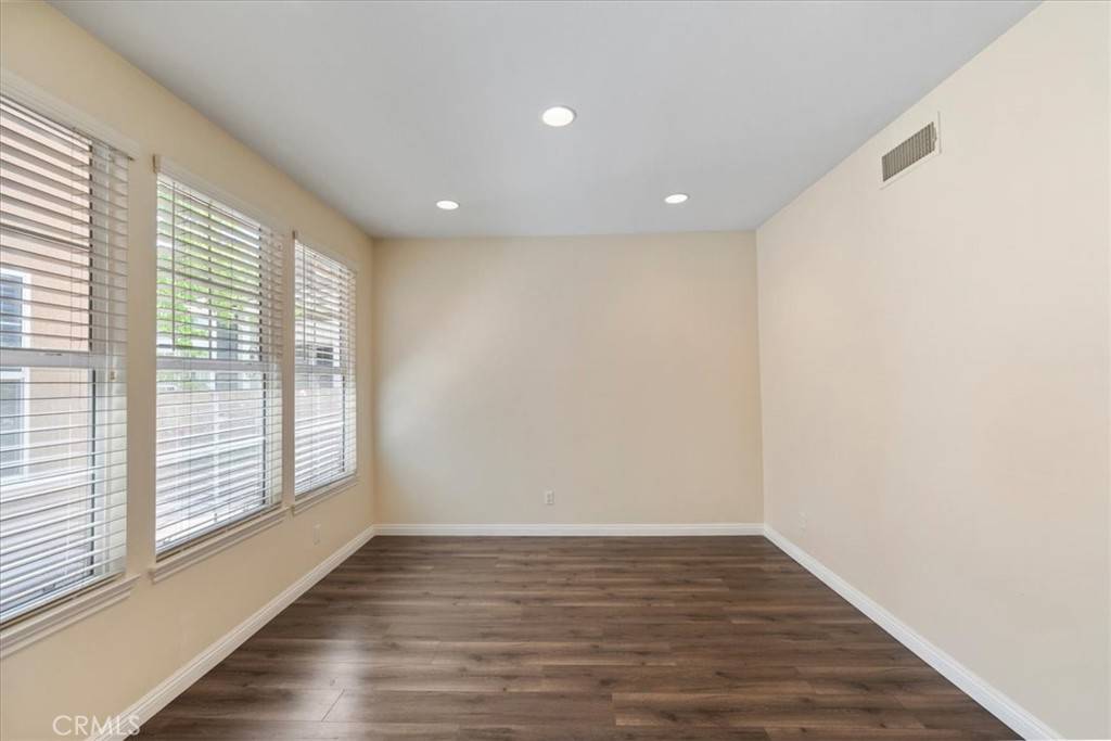 Valencia, CA 91355,27020 Island RD