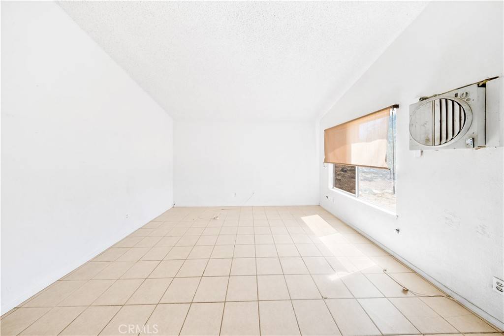 Joshua Tree, CA 92252,6427 Mountain View ST