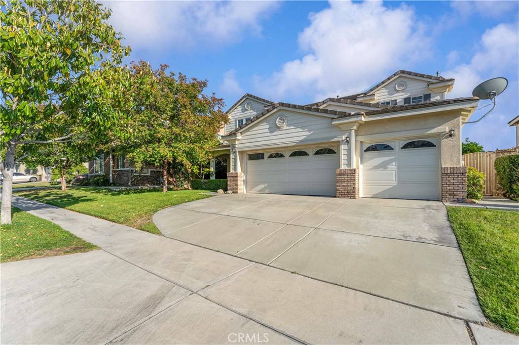 15601 N Peak LN, Fontana, CA 92336