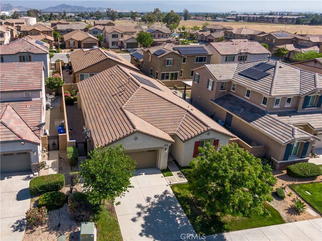 Fontana, CA 92336,15345 Chive LN