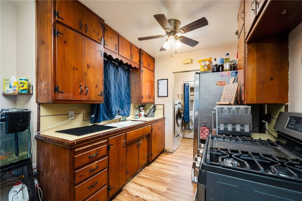 Ontario, CA 91764,950 E Yale ST