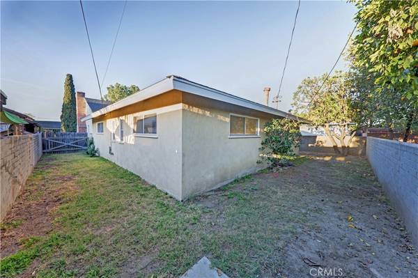 Downey, CA 90241,7649 Arnett ST