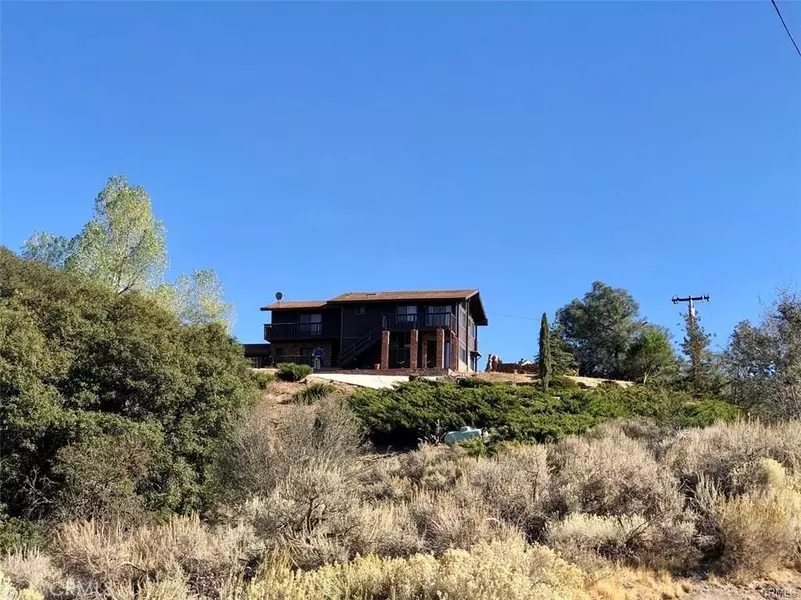 25160 Artesian CT, Tehachapi, CA 93561