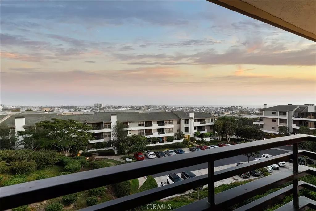 Newport Beach, CA 92663,260 Cagney LN #310