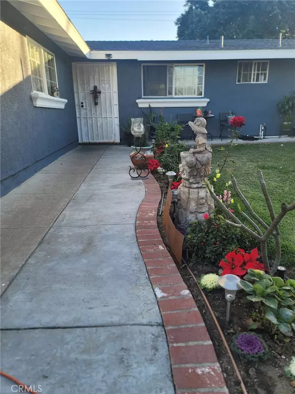 Santa Ana, CA 92703,2214 Mark ST