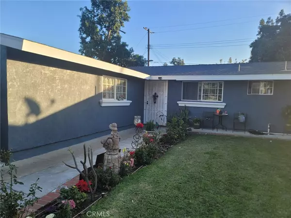 Santa Ana, CA 92703,2214 Mark ST