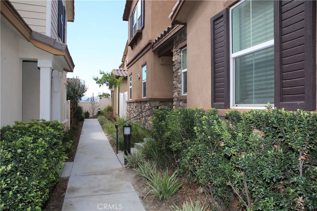 Saugus, CA 91350,27464 Honeydew CT