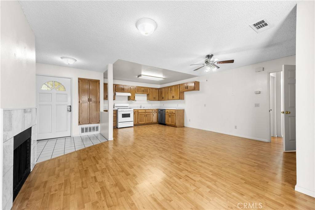 Bellflower, CA 90706,9504 Harvard ST #107