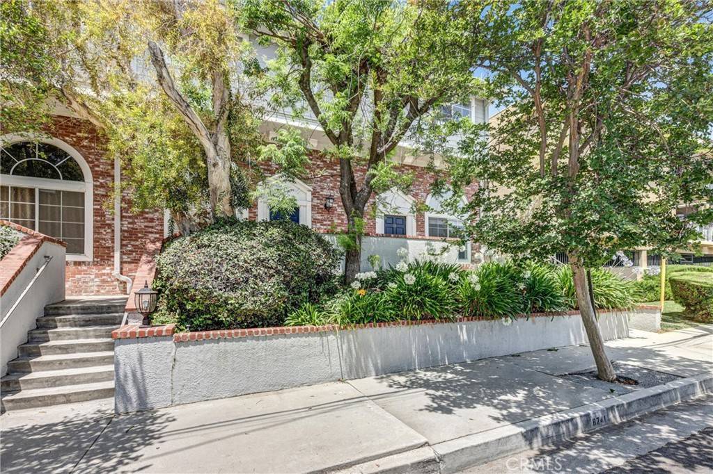 Northridge, CA 91325,8741 Darby AVE #10