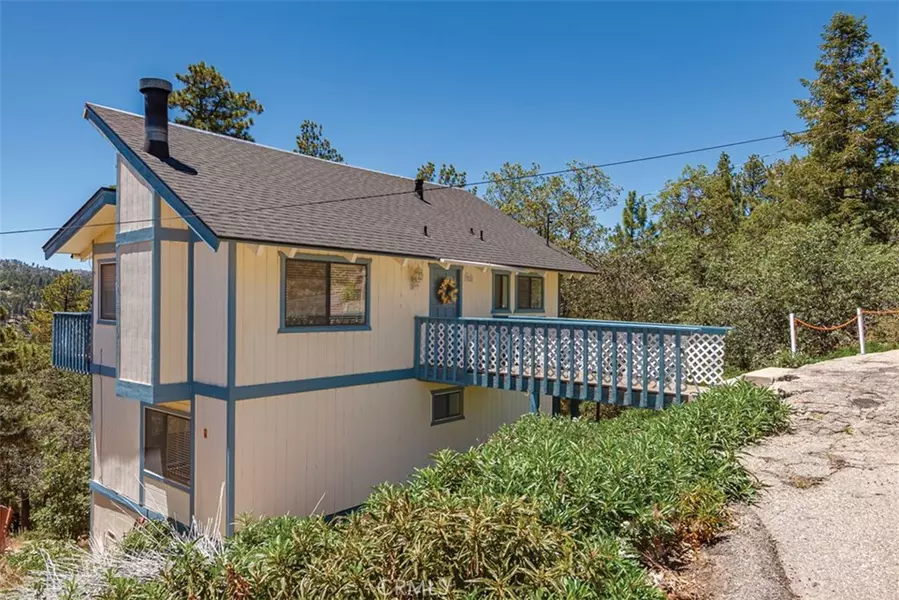 956 Deer, Fawnskin, CA 92333