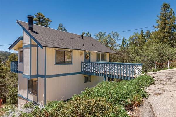 956 Deer, Fawnskin, CA 92333