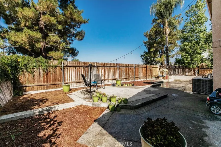 10238 Shale LN, Mentone, CA 92359