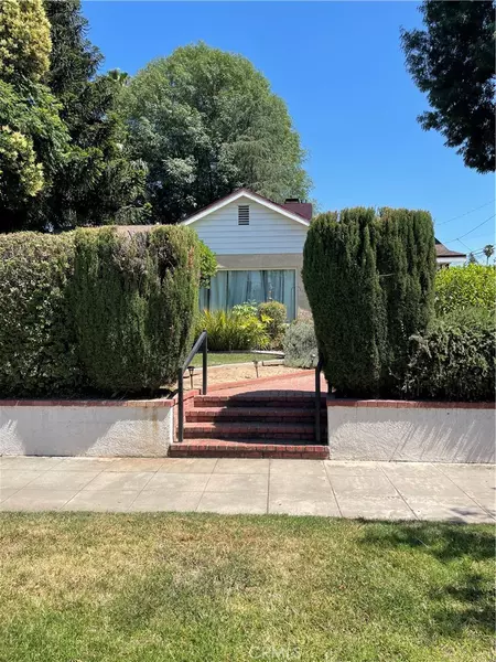 224 E Cypress AVE, Redlands, CA 92373