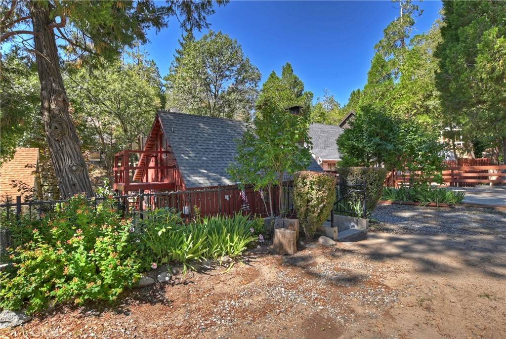 Crestline, CA 92325,23683 Manzanita DR