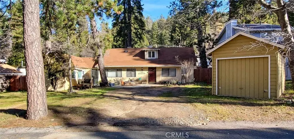 Crestline, CA 92325,23010 Oak LN