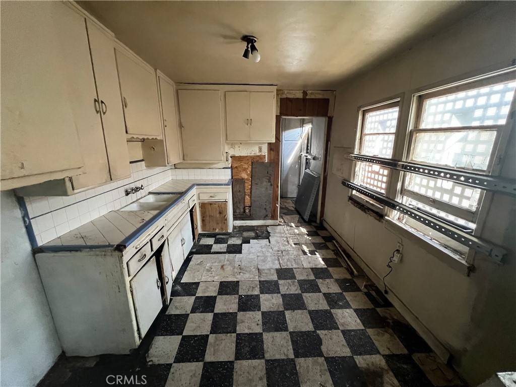Los Angeles, CA 90061,337 E 127th ST