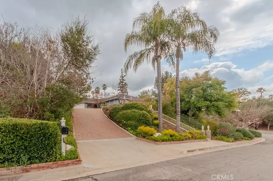 30811 Miradero DR, Redlands, CA 92373