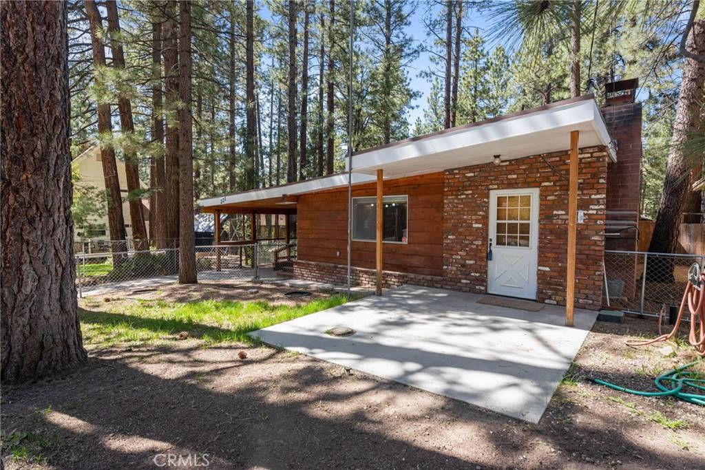 221 W Aeroplane BLVD, Big Bear City, CA 92314
