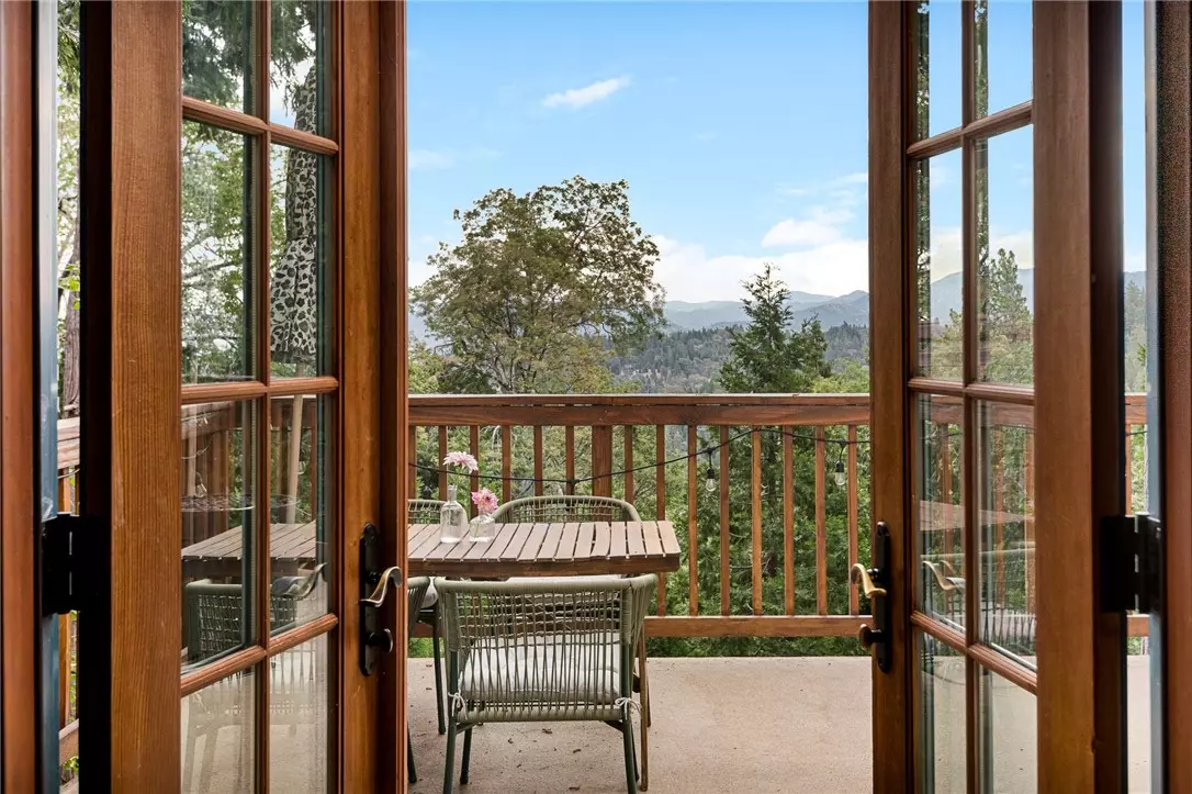 Lake Arrowhead, CA 92352,557 W Victoria CT