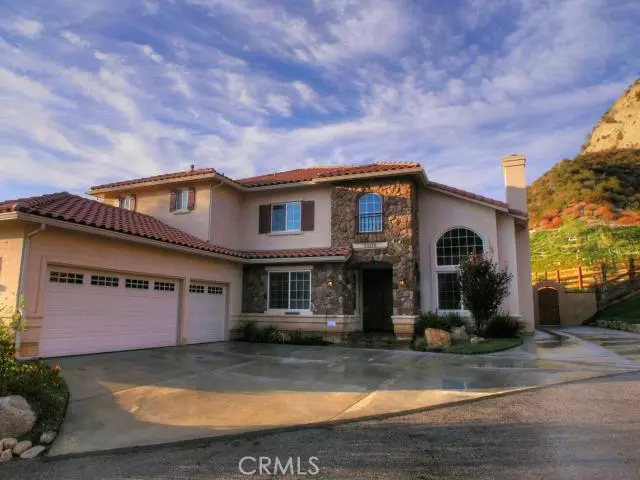 25118 Running Horse RD, Newhall, CA 91321