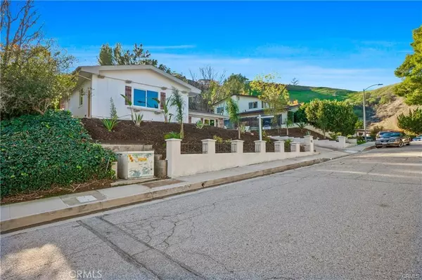 West Hills, CA 91307,6429 Antigua PL