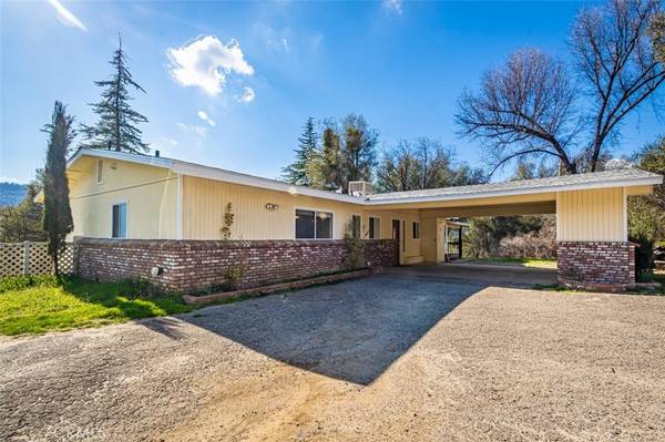 39601 Highview Drive, Oakhurst, CA 93644