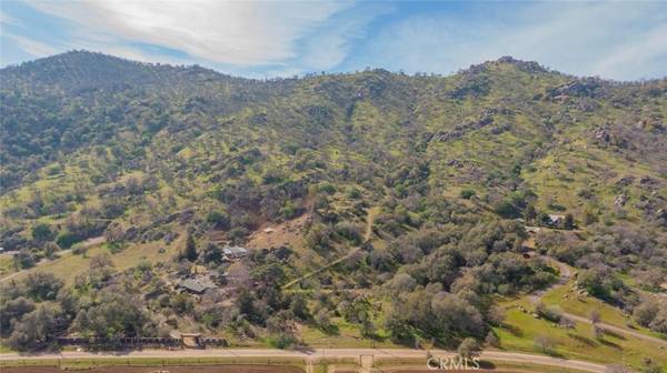 37087 Pebble LN, Squaw Valley, CA 93675